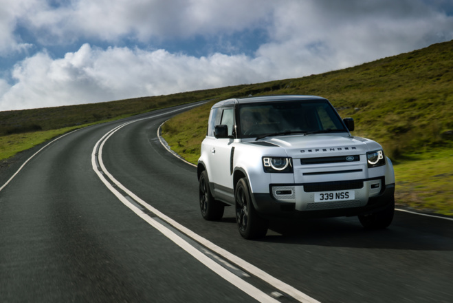 Land Rover roule en hybride