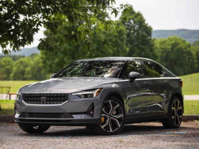 La Polestar2 100 % électrique concurrence la Tesla model 3