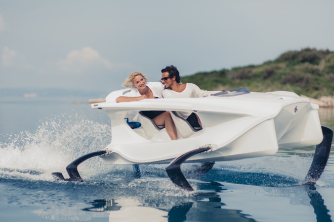 Quadrofoil : mi jet-ski mi bateau, l'hydroptère tout-électrique glisse enfin sur les flots