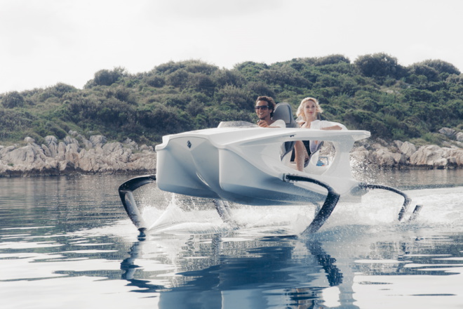 Quadrofoil : mi jet-ski mi bateau, l'hydroptère tout-électrique glisse enfin sur les flots Quadrofoil : mi jet-ski mi bateau, l'hydroptère tout-électrique glisse enfin sur les flots