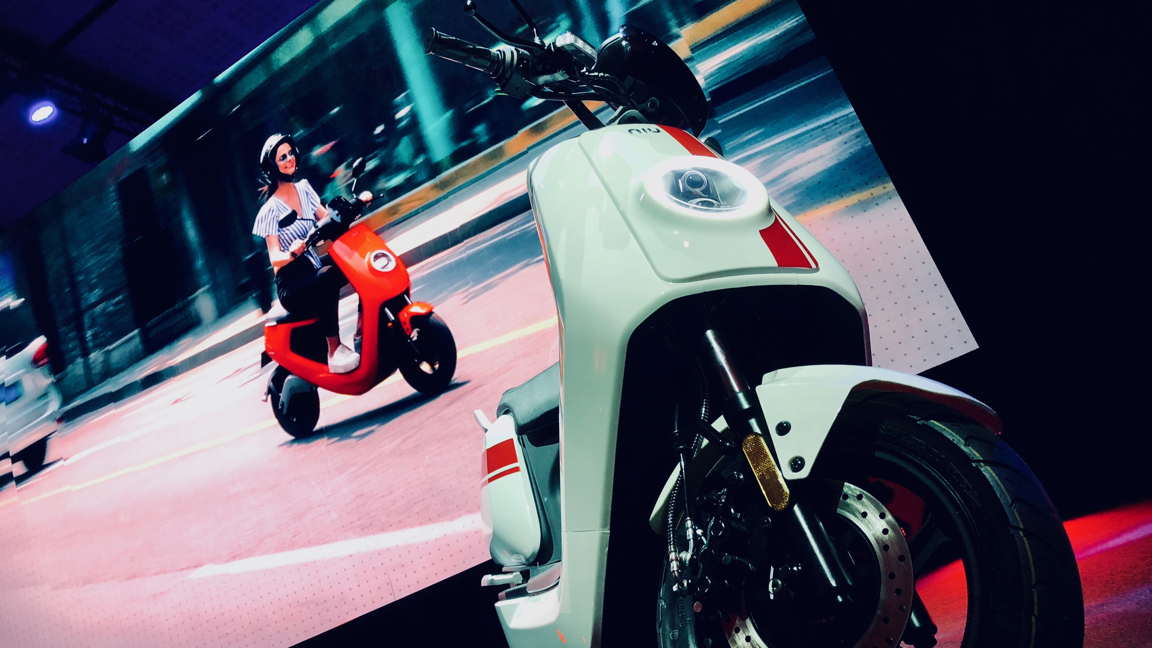 Niu dévoile son N-GT, un scooter électrique et design