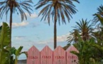 ​FENDI colore l’été sur une plage privée du Golden Mile