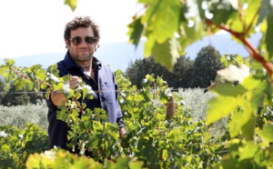 Patrick Bruel donne ses astuces beauté dans une interview exclusive avec l'Olivier de Leos
